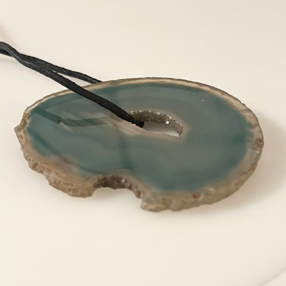 Large Green Agate Slice Pendant on Leather Strap Necklace - Picture 4 of 16
